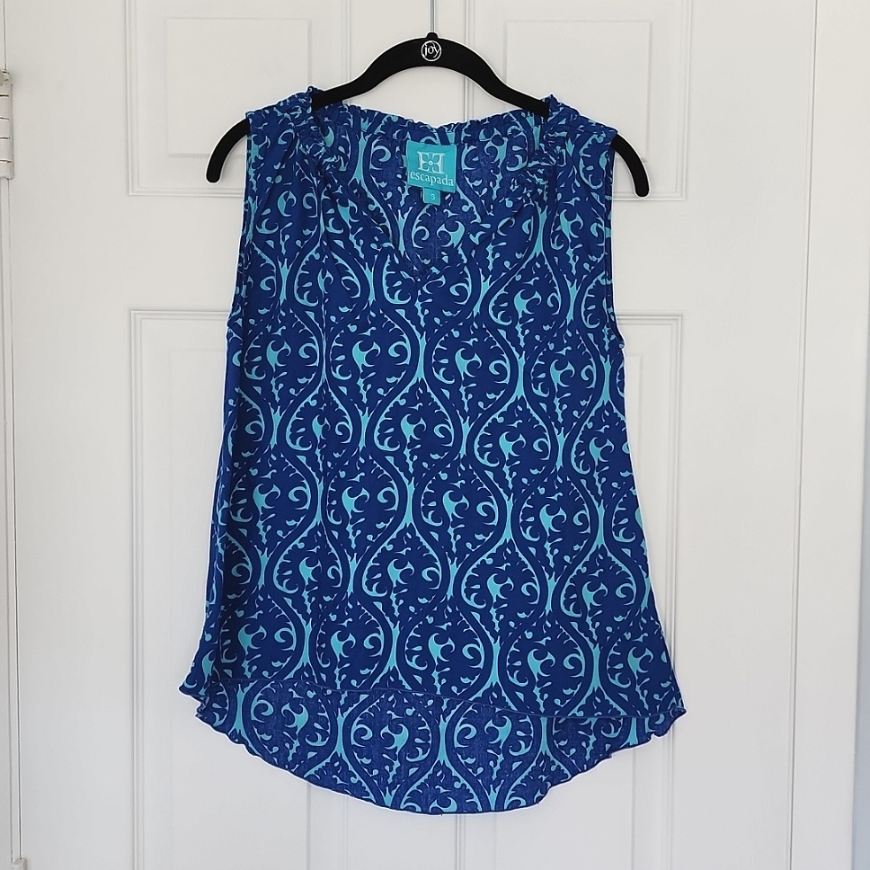 Escapada Blue Damask Pattern Sleeveless Top